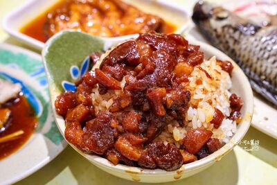 必比登推介三重滷肉飯！老饕吃法必加蒜頭辣椒