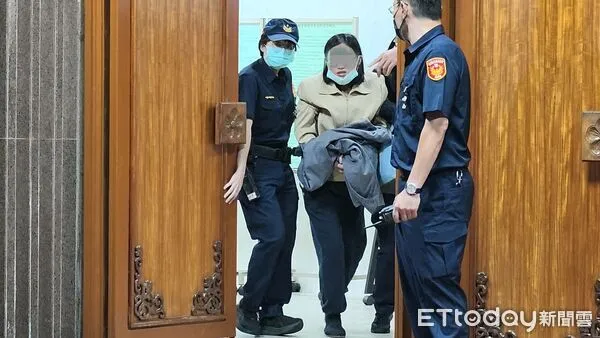 ▲▼陸配簡女（簡桂玉，須匿名）涉溺殺2名親生幼女，目前在押，今（29日）到台北地院出庭，一度激動乾嘔。鑑定醫師吳佳慶今出庭證稱，簡女犯案動機為報復丈夫與婆家。（圖／記者黃哲民攝）