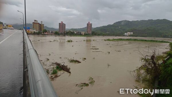 ▲貓羅溪12年未徹底疏濬，每逢強降雨南投市即淹水頻傳。（圖／資料照片）