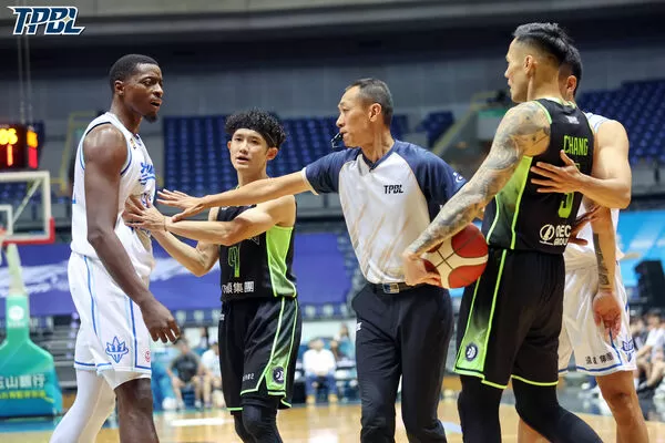 ▲夢想家林俊吉、張宗憲、簡浩，海神胡瓏貿。（圖／TPBL職籃提供）