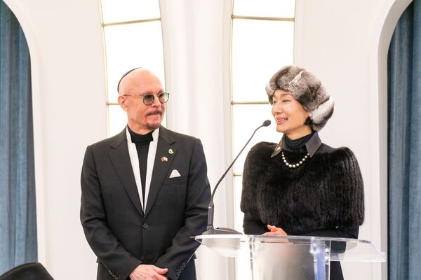 坣娜與薛智偉相差15歲，薛智偉曾公開告白「坣娜當我的太太，就是愛。」（翻攝薛智偉坣娜猶台文化交流協會臉書）