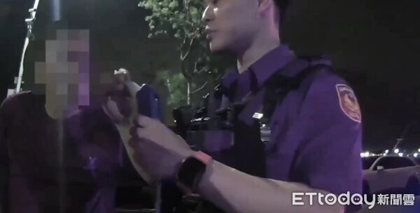 ▲▼吳姓男子因駕駛車輛行駛不穩，遭警方攔查後，不僅渾身酒氣，還拒絕配合酒測，甚至搬出警友會身分企圖施壓，但遭警方嚴正執法。（圖／記者吳世龍翻攝）