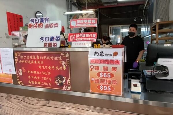 ▲彰化排隊名店阿泉爌肉飯及車路口肉羹改以雞腿及雞肉因應。（圖／記者唐詠絮攝）