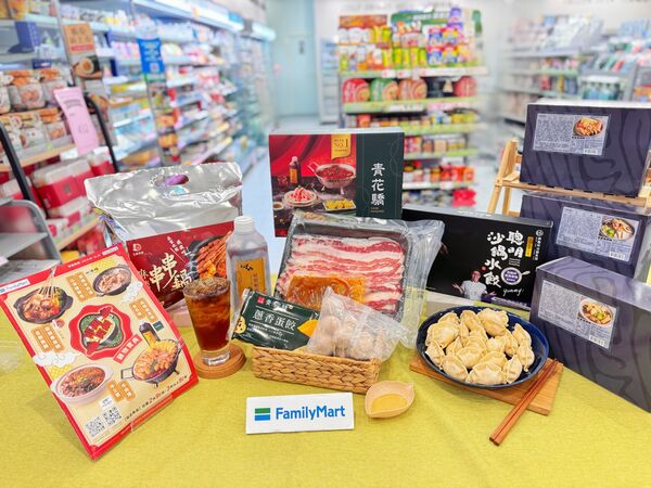 ▲▼全家便利商店合作經典料理動畫《廚神小當家》，推出聯名泡麵、限量周邊。（圖／業者提供）