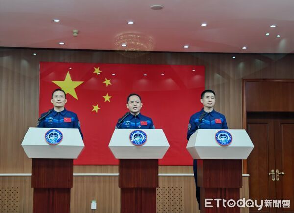 ▲▼   神舟21號太空人亮相、2025.10.30          。（圖／記者任以芳攝）