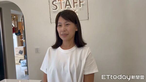 ▲▼雲林油漆師傅即興彈鋼琴&hellip;影片近百萬人看 他揭：為阿嬤學的             。（圖／記者游瓊華翻攝）