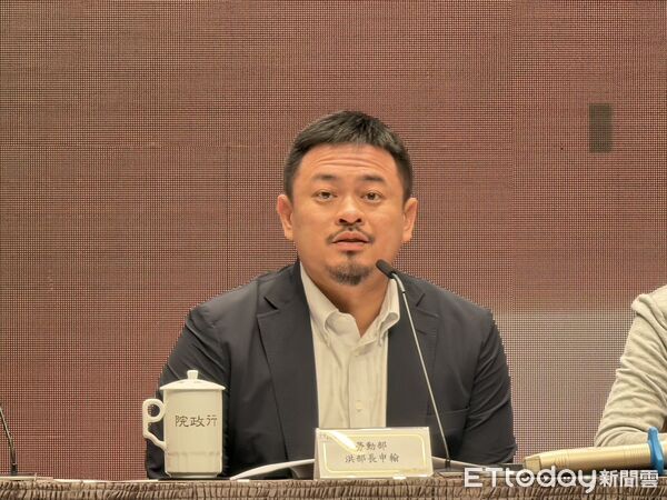 ▲▼勞動部長洪申翰出席行政院會記者會。（圖／記者陳家祥攝）