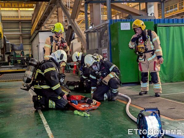 ▲▼為有效提升大型工廠在面對火災等災害時的自主應變能力，及磨練消防人員的專業救災技能，高市消防局第三救災救護大隊於今天(30日)上午，在中鋼鋁業股份有限公司，舉行了一場全面的聯合演練。（圖／記者吳世龍翻攝）