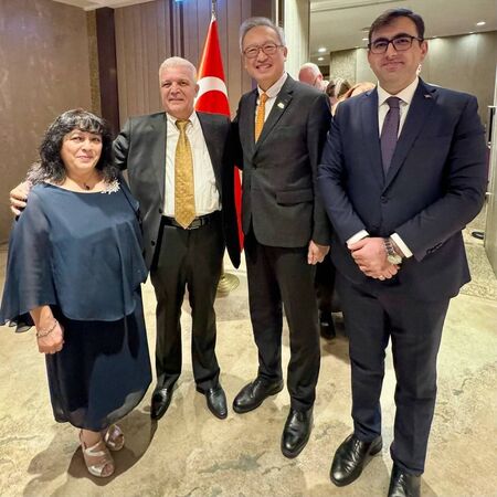 ▲▼外交部政務次長吳志中（右二）與駐台北土耳其貿易辦事處代表柯睿（Fikret T&uuml;rkeş，左二）及副代表艾登（Cihat Aydın，右一）合影。（圖／外交部提供）