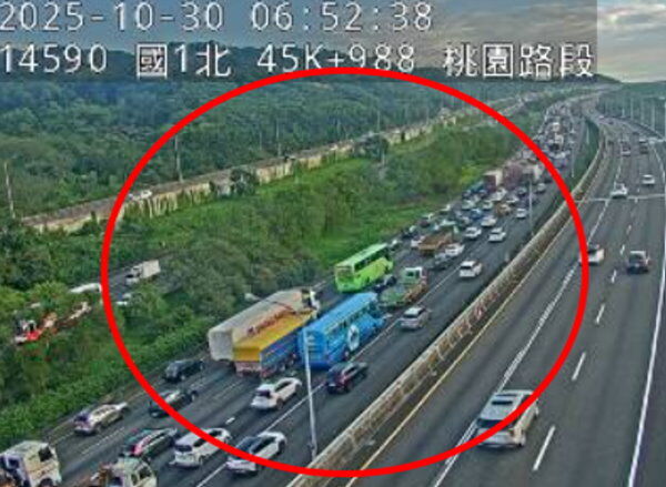 快訊／上班快改道！　國1「大車故障」塞爆