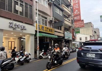 新竹知名肉圓店出現「一堆警察」一旁有人在哭　老闆遭上銬帶走