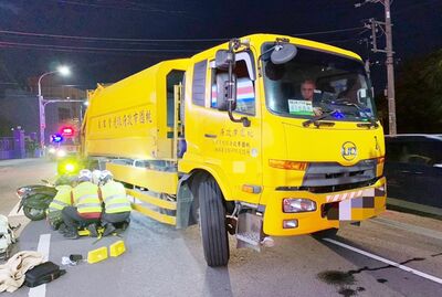 桃園垃圾車與機車碰撞　女騎士遭輾卡車輪下命危
