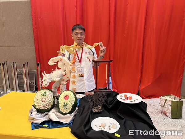 ▲嘉藥生活保健科技系師生遠赴馬來西亞參加「世界名廚錦標賽」，勇奪2特金6金佳績。（記者林東良翻攝，下同）