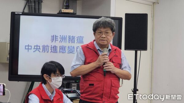 ▲台中市農業局副局長蔡勇勝今天證實，非洲豬瘟案場中的斃死豬送化製所三聯單中，送雲林化製所的甲聯遭到塗改。（圖／記者游瓊華攝）