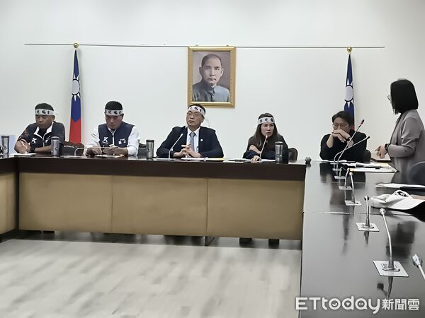 ▲楓港溪沿岸傳設置風力發電機組，枋山鄉、獅子鄉民到立法院陳情。（圖／蘇清泉服務處提供）