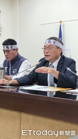 ▲楓港溪沿岸傳設置風力發電機組，枋山鄉、獅子鄉民到立法院陳情。（圖／蘇清泉服務處提供）