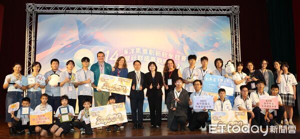 ▲參賽團隊進行現場演示，結合科學實驗與在地生態，引人入勝。（圖／記者游瓊華翻攝）