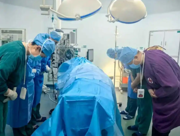 ▲手術室。（圖／翻攝自微博）