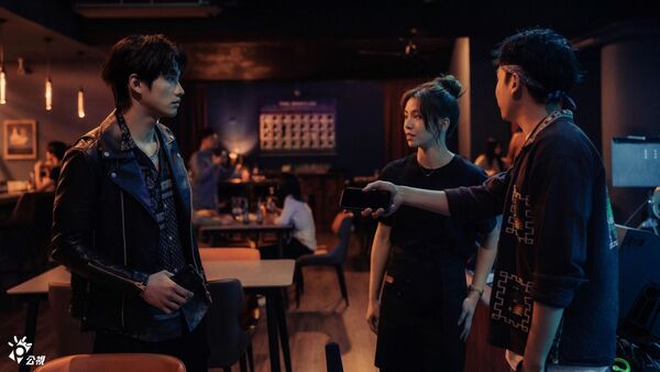 ▲《人浮於愛》邵雨薇與楊祐寧車震戲。（圖／女王傳播、瀚草文創提供）