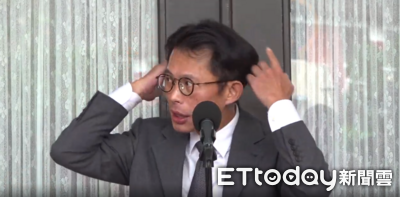 不忍了!遭指禿頭、戴髮片 黃國昌「撥秀髮」反擊:別再造謠