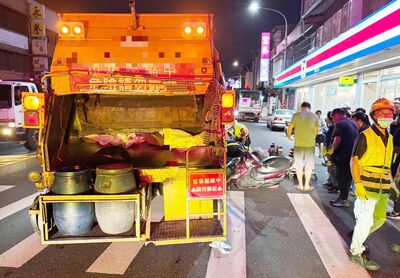 內輪差+視線死角！桃園垃圾車輾機車　女騎士捲車底恐怖畫面曝