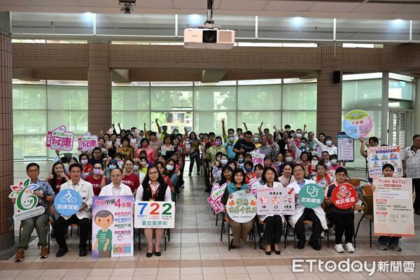 ▲▼    響應世界中風日，嘉縣呼籲「定期量血壓、規律運動、均衡飲食聰明選」    。（圖／嘉義縣政府提供）