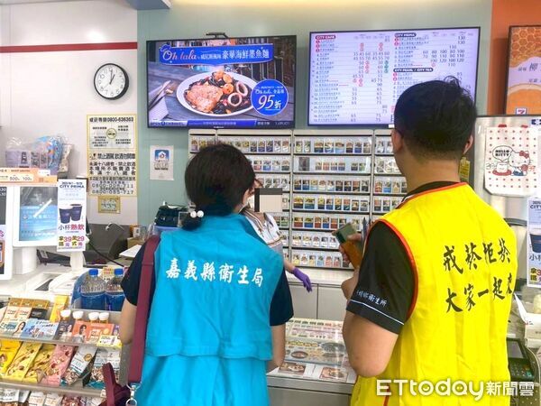 ▲▼   嘉義縣衛生局啟動上市加熱菸聯合稽查。（圖／嘉義縣政府提供）