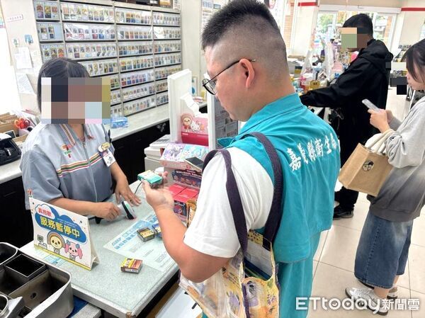 ▲▼   嘉義縣衛生局啟動上市加熱菸聯合稽查。（圖／嘉義縣政府提供）