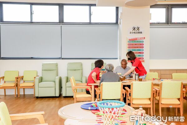 ▲▼   鹿草鄉長照據點+1，百禧日間照顧中心揭牌   。（圖／嘉義縣政府提供）