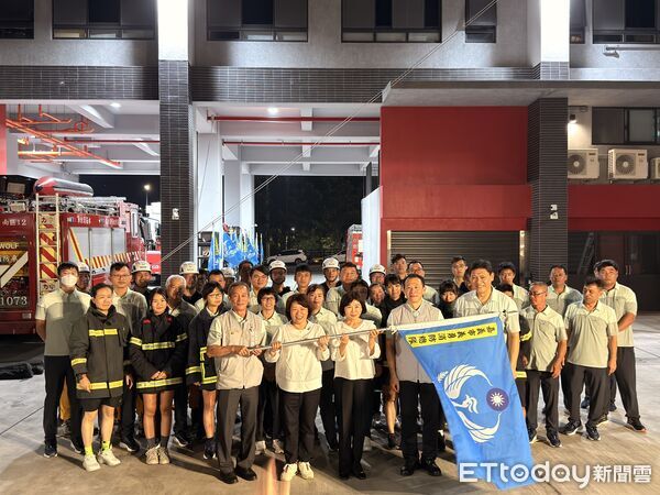 ▲▼   嘉義市義勇消防總隊出征全國義消體技能交流活動，市長黃敏惠授旗勉勵   。（圖／嘉義市消防局提供）