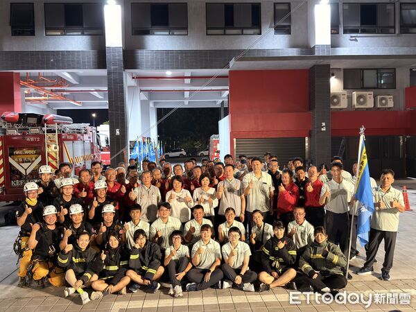 ▲▼   嘉義市義勇消防總隊出征全國義消體技能交流活動，市長黃敏惠授旗勉勵   。（圖／嘉義市消防局提供）