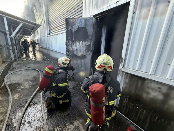 ▲彰化永靖鄉倉庫火警。（圖／記者唐詠絮翻攝）
