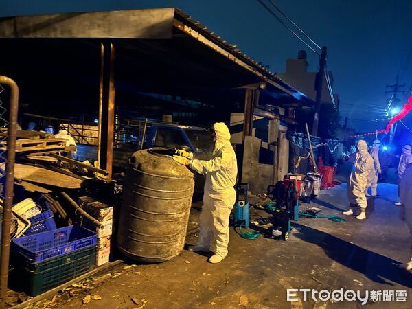 ▲▼非洲豬瘟案場內部太髒亂，軍方再增援80人全力清消。（圖／台中市府提供，下同）