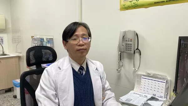 ▲▼員榮心臟外科主任賴金湖為賴姓患者進行微創手術，治癒潰爛十多年的傷口。（圖／員榮醫院提供）