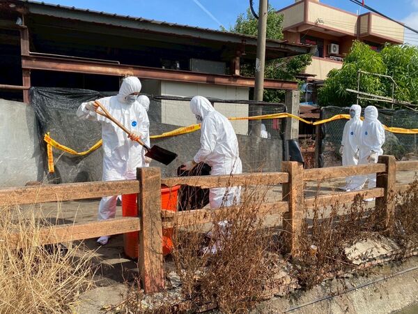 ▲▼陸軍第十軍團派遣兵力協助中部豬瘟案例場清消，落實防疫工作守護畜產安全。（圖／國防部提供）