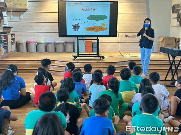 ▲婦幼安全巡迴列車前進校園。（圖／記者楊晨東翻攝）
