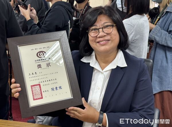 ▲▼    王美惠三冠王榮耀　七度獲公督盟優秀立委　再拿口袋國會雙肯定   。（圖／立委王美惠服務處提供）