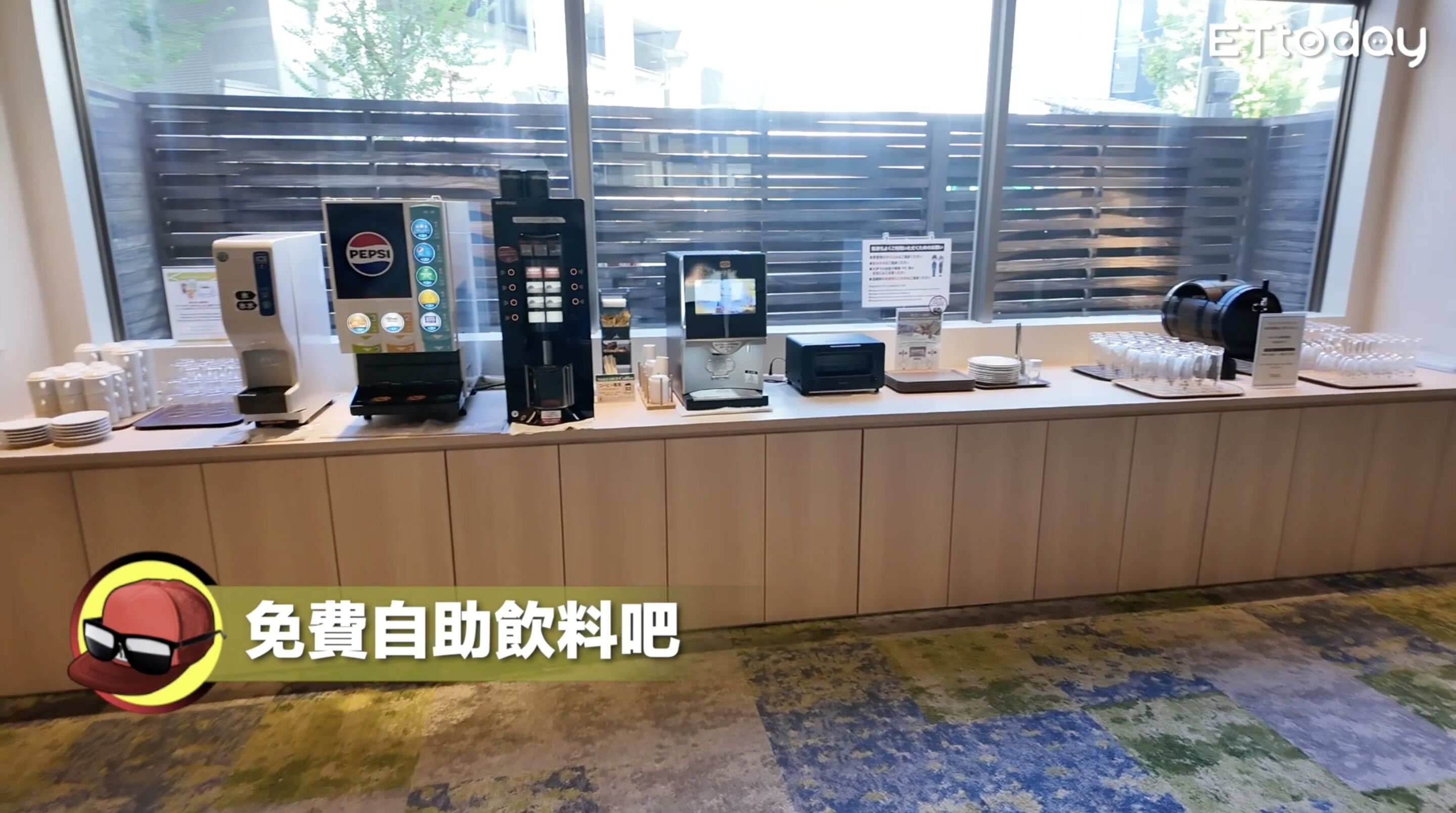 ▲▼樂天旅遊,APP,Fred,福岡,蛇丸,旅行,訂房,優惠。（圖／翻攝自影片）