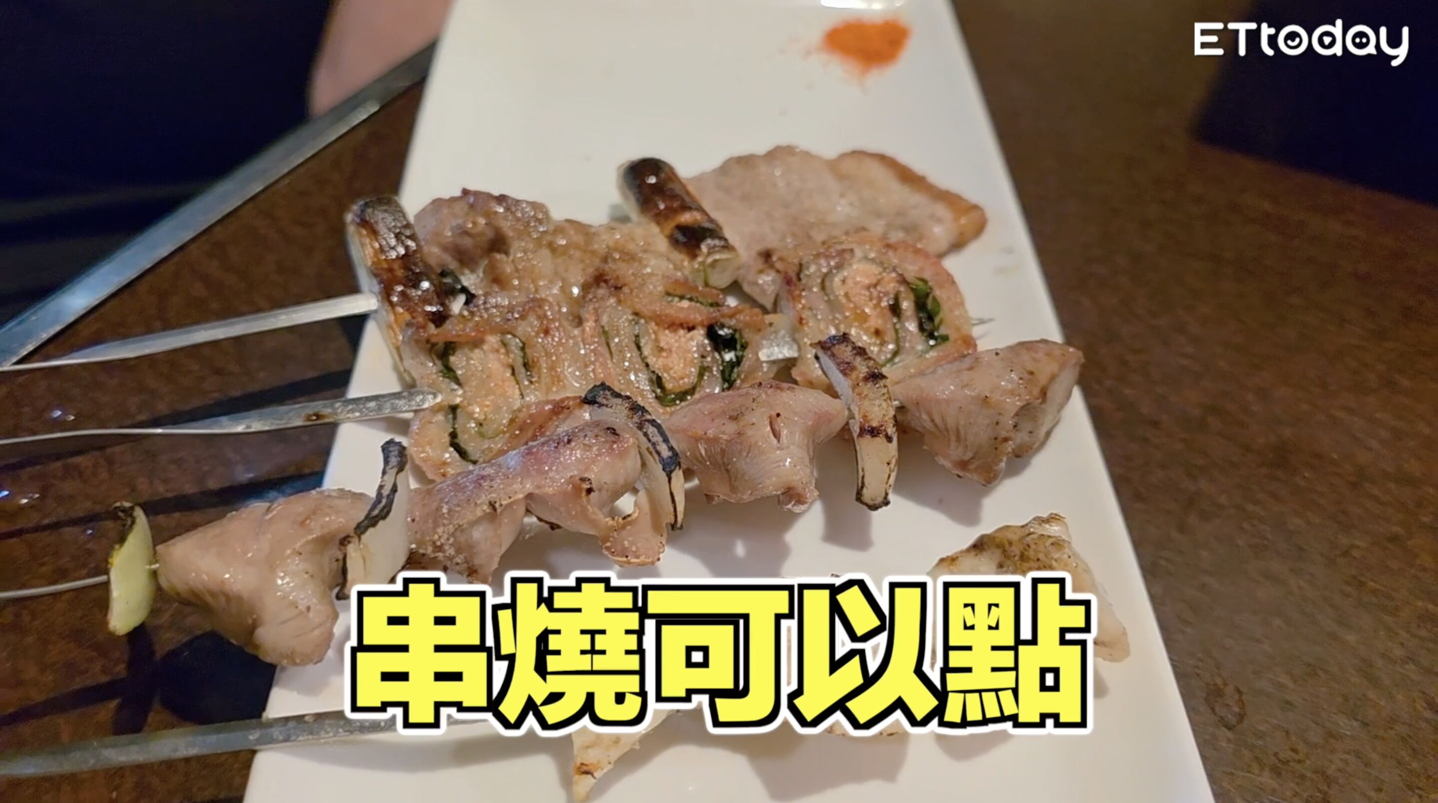 ▲▼樂天旅遊,APP,Fred,福岡,蛇丸,旅行,訂房,優惠。（圖／翻攝自影片）