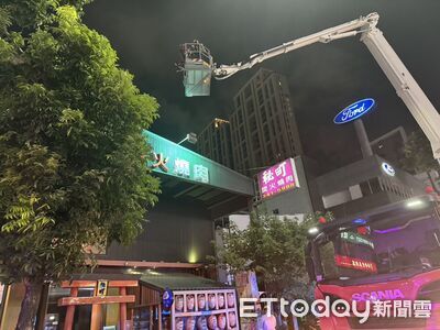 快訊／高雄知名燒肉店晚間火警！消防人員緊急撲救