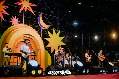 蘇打綠登春浪開唱　青峰看台下一狀況...當場笑到唱不下去