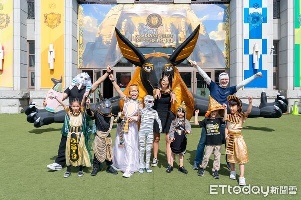 ▲葳格小學北屯校區萬聖節主題活動，校園瞬間化身古埃及王國。（圖／記者游瓊華翻攝）