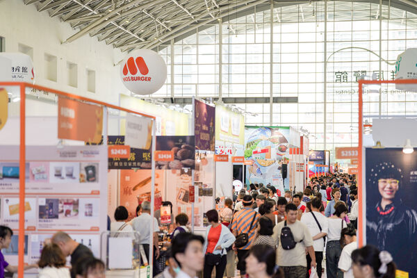 ▲2025年高雄國際食品展參觀人潮踴躍，總人數突破去年紀錄，展現活動高人氣與市場熱度。(圖／貿協提供）