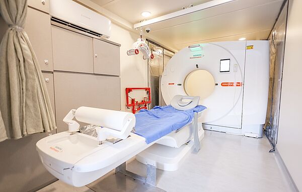 ▲行動電腦斷層CT醫療車優先支援桃市低劑量電腦斷層（LDCT）肺癌篩檢計畫。（圖／桃市府新聞處提供）