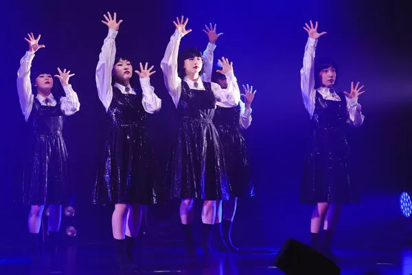 ▲▼  avantgardey邊跳邊吃「麻辣鴨血、臭豆腐」　嘉賓是唱跳男神鼓鼓。（圖／B’in Live Entertainment提供）