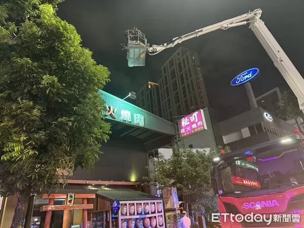 ▲▼高雄燒肉店火警。（圖／記者吳奕靖翻攝）