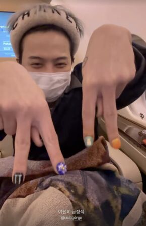 ▲▼天王GD搭私人飛機深夜來台！　「豪華內部公開」鏡頭拍到秒變活潑 。（圖／翻攝自8lo8lo8lowme IG）