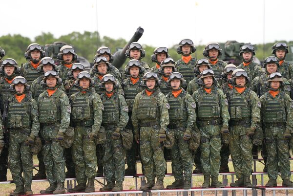 ▲▼地表最強戰車M1A2T成軍　軍隊臂章繡上「台灣陸軍」。（圖／翻攝國防部發言人）