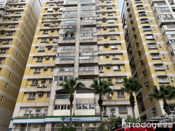 ▲▼基隆市中正區1日早發生一起住宅火災。（圖／記者郭世賢翻攝）