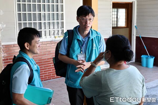 ▲門諾醫療團隊走入光復災區，不只送藥更送溫暖人心。（圖／門諾醫院提供，下同）